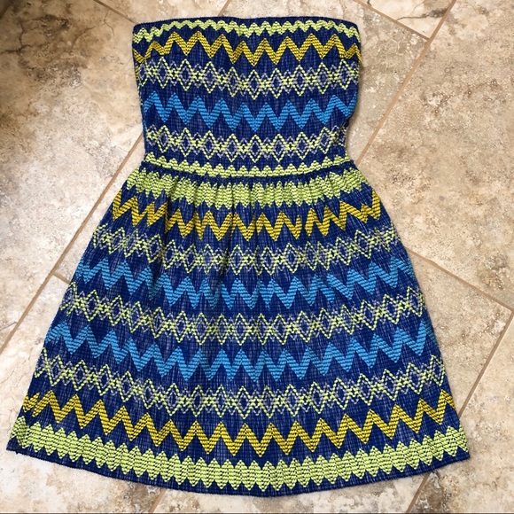 Francesca's Collections Dresses & Skirts - 🆕 Aina Be Strapless Zig Zag Embroidered Dress